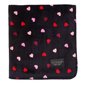 Victoria's Secret Cozy Plush Fleece Heart Blanket Brand New in package